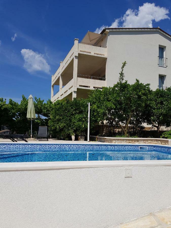 Apartment Petrinic V Pula Bagian luar foto