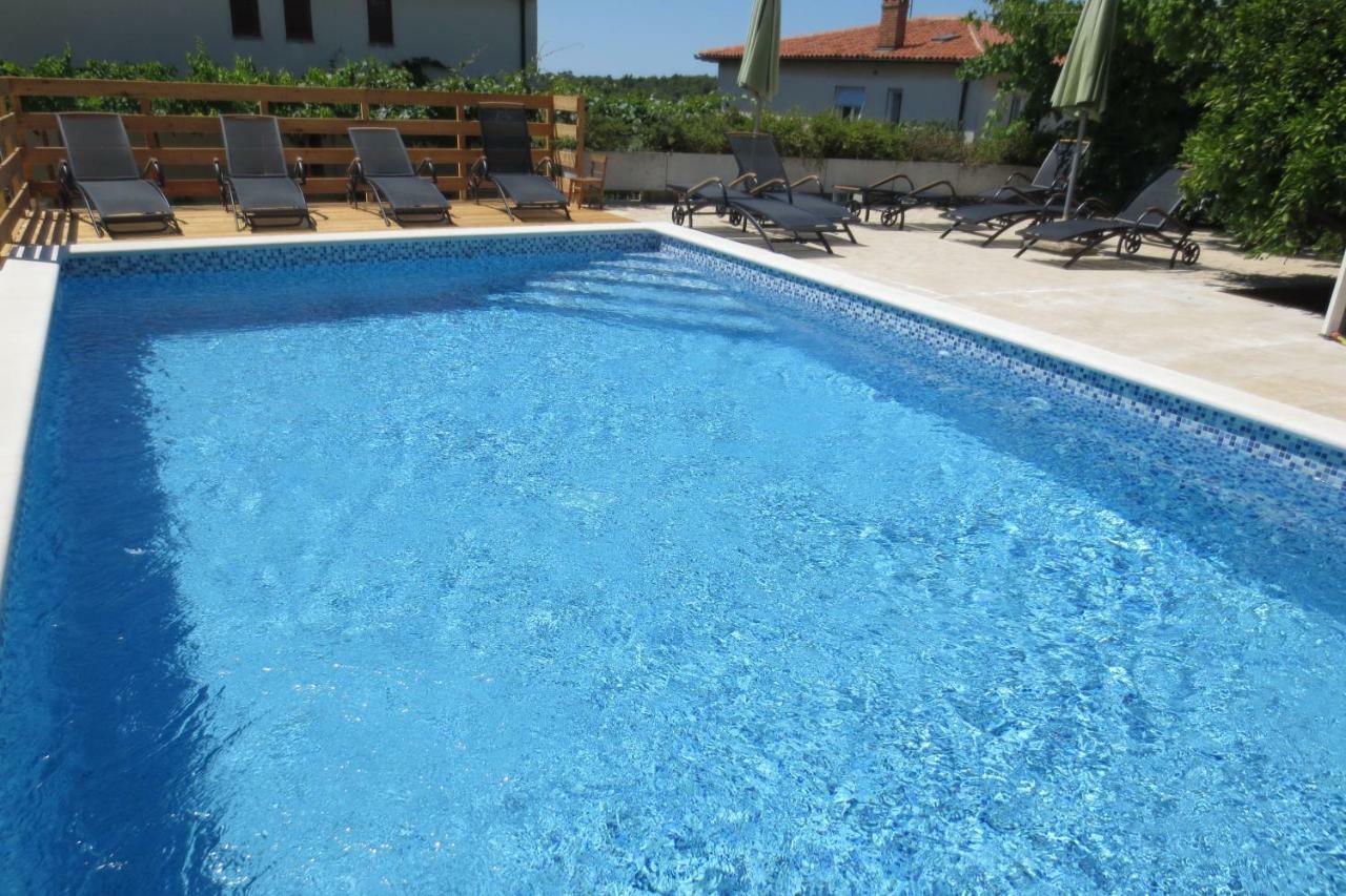 Apartment Petrinic V Pula Bagian luar foto